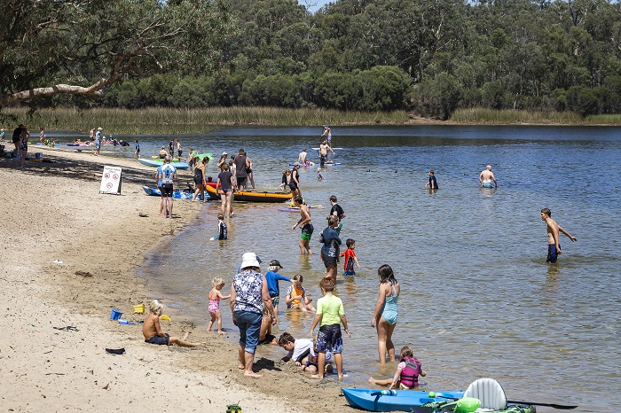 Lake Leschenaultia Image