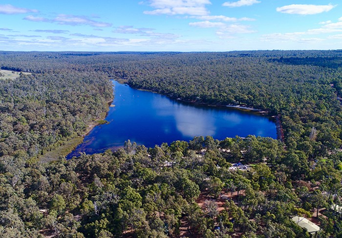 Image: Discover Lake Leschenaultia